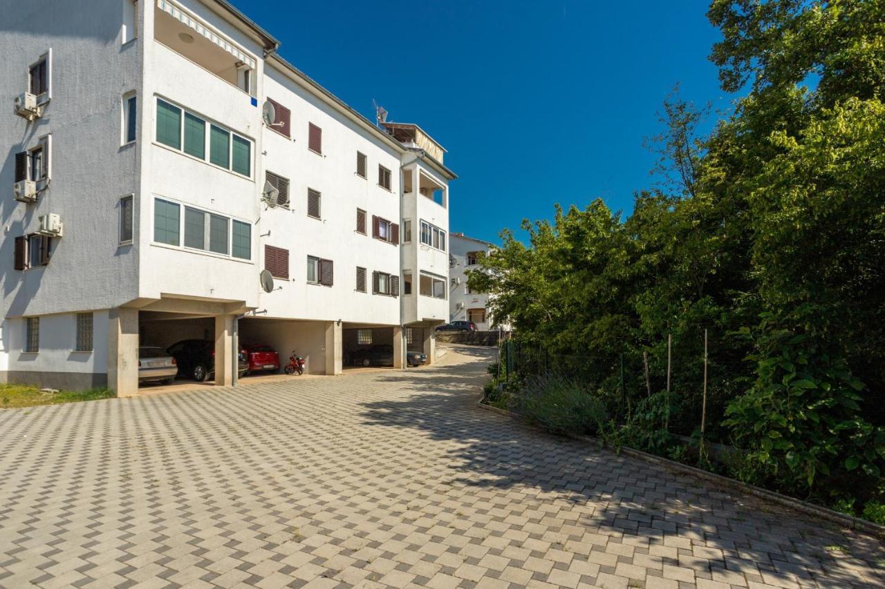 Apartment Maui Malinska Exterior photo